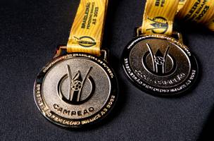 Medalha Brasileirão Feminino Binance A3 2023 (Foto: Reprodução/Alex Ramos/CBF)