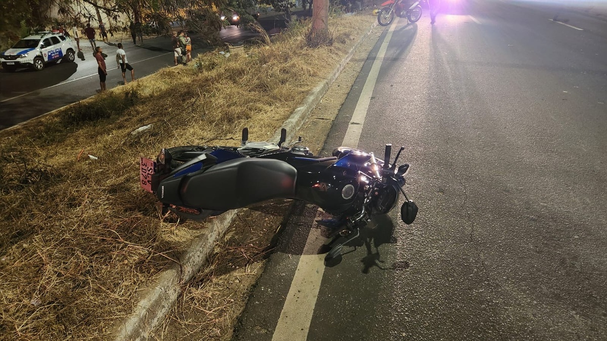 Motocicleta do homem ficou caída na BR-316