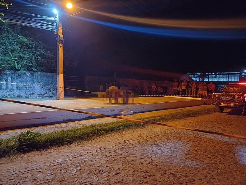 Mulher é assassinada a tiros frente à residência em Parnaíba