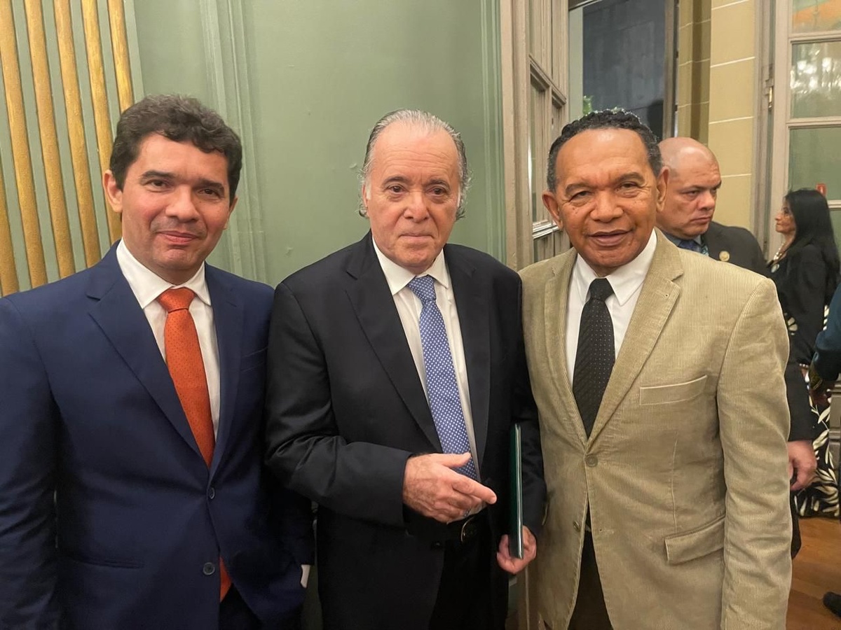 O poeta maranhense Salgado Maranhão na ABL, com Tony Ramos