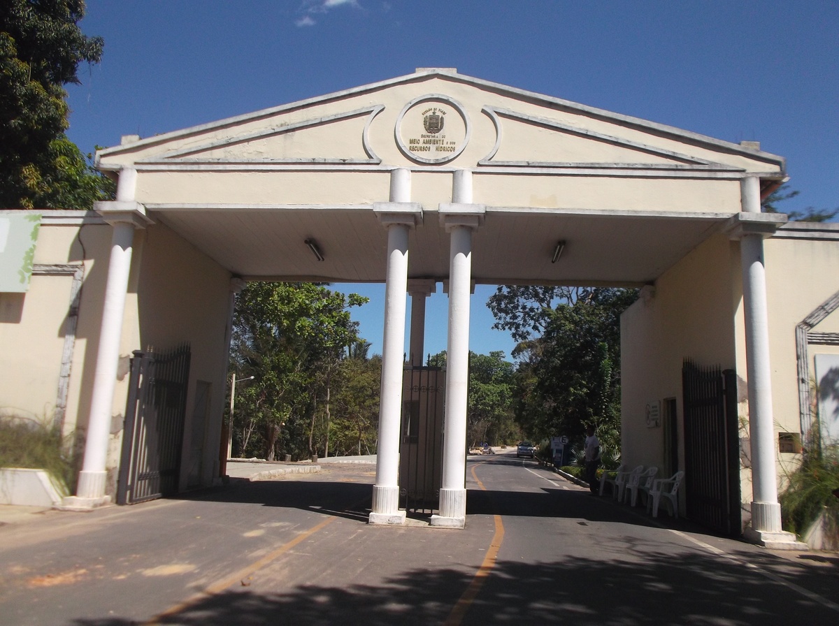O zoo de Teresina está privatizado, mas o governo segue gastando lá. Compra até ração para hipopótamo e outros bichos