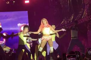 Pabllo Vittar arrasta uma multidão de fãs em show repleto de hits em no 46º Encontro Nacional de Folguedos, em Teresina (Foto: Rayfran Junior/Portal AZ)
