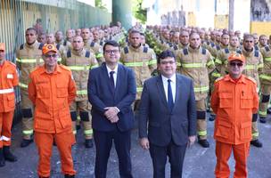 Rafael Fonteles e Chico Lucas na cerimônia de posse dos novos bombeiros (Foto: Governo do Piauí)