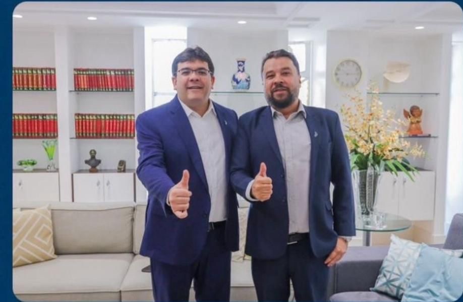 Saulo com o governador Rafael.