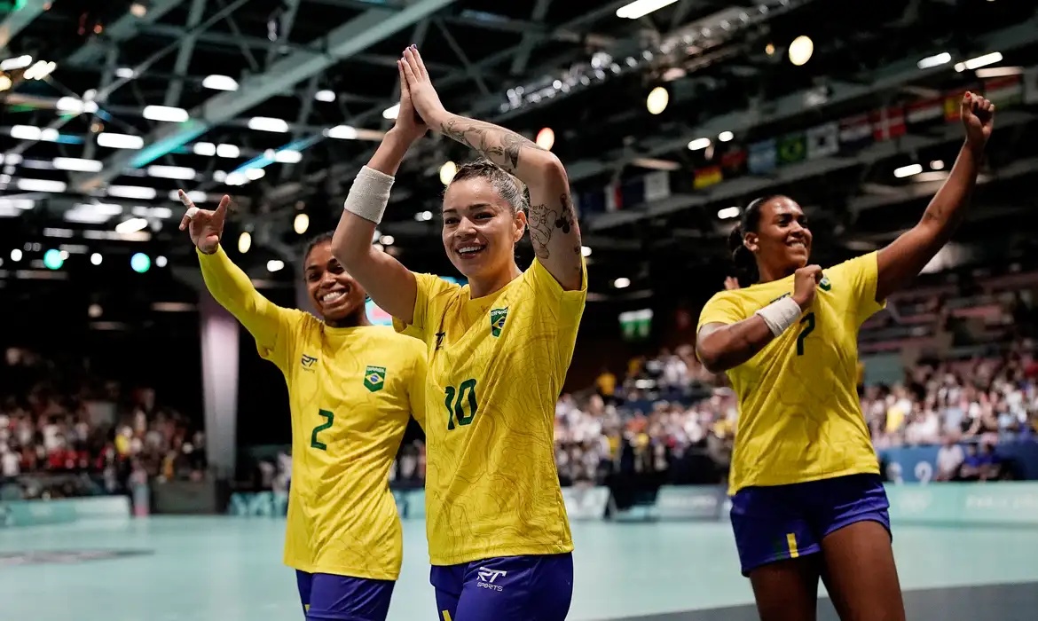 Seleção feminina triunfa por 29 a 18, quebrando jejum de 10 anos contra as rivais.