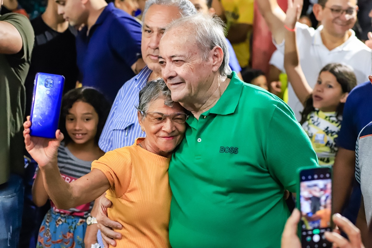 Silvio Mendes e apoiadora