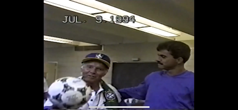 Zagallo e Ricardo Rocha no vestiário após a classificação da Seleção Brasileira sobre a Holanda, em 1994