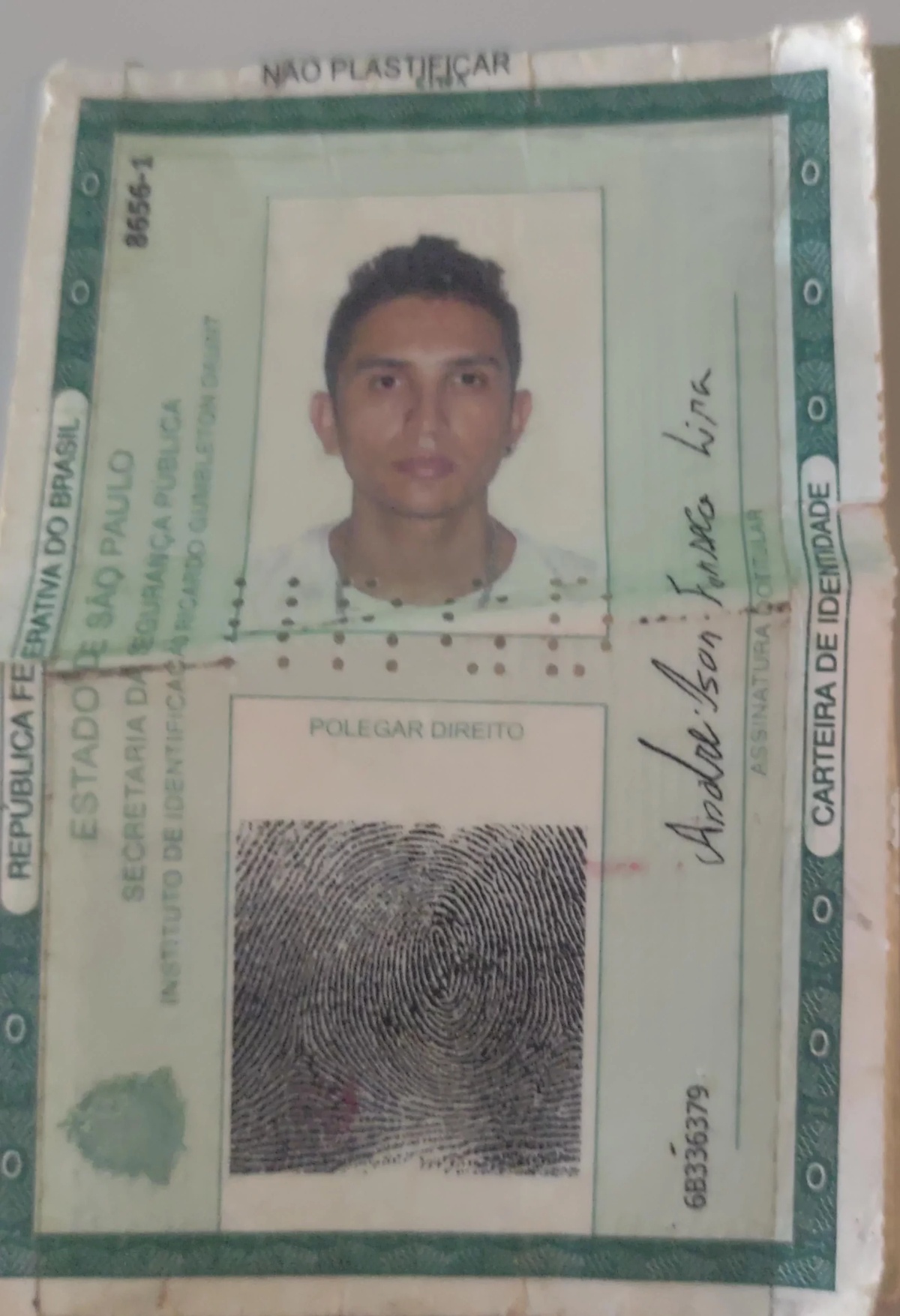 A Polícia Civil investiga o caso, mas a motivação do crime ainda é desconhecida.