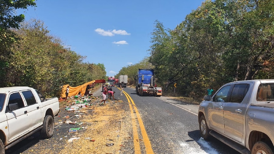 Acidente entre caminhões na BR-316 deixa dois motoristas feridos em Lagoa do Piauí