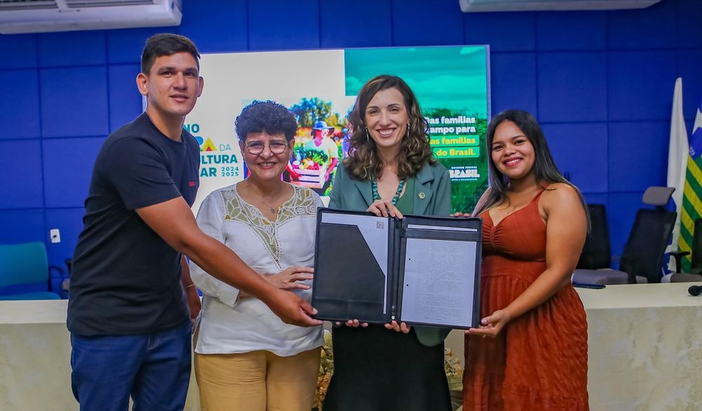 Agricultores e familiares receberam registros de imóveis pelo programa de Crédito Fundiário