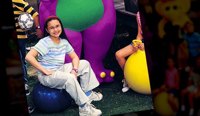 Aos nove anos de idade, Demi Lovato ingressou no elenco da série de televisão infantil Barney e seus amigos em 2002.