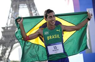 Caio Bonfim conquista a medalha de prata em Paris (Foto: Alexandre Loureiro/COB)