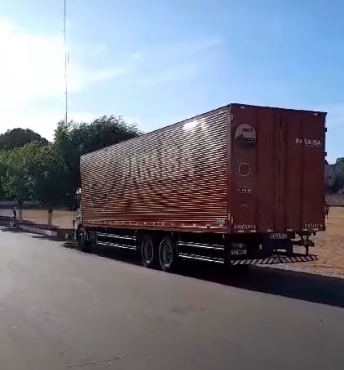 Caminhão do Armazém Paraíba assaltado no interior do Maranhão… até parece que os ladroes ja estavam esperando