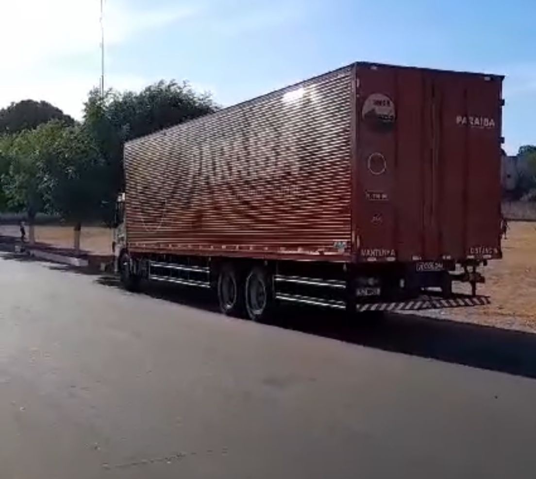 Deixaram no caminhão apenas objetos de pouco valor e difíceis de transportar.