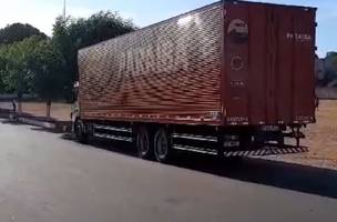 Deixaram no caminhão apenas objetos de pouco valor e difíceis de transportar. (Foto: Reprodução)