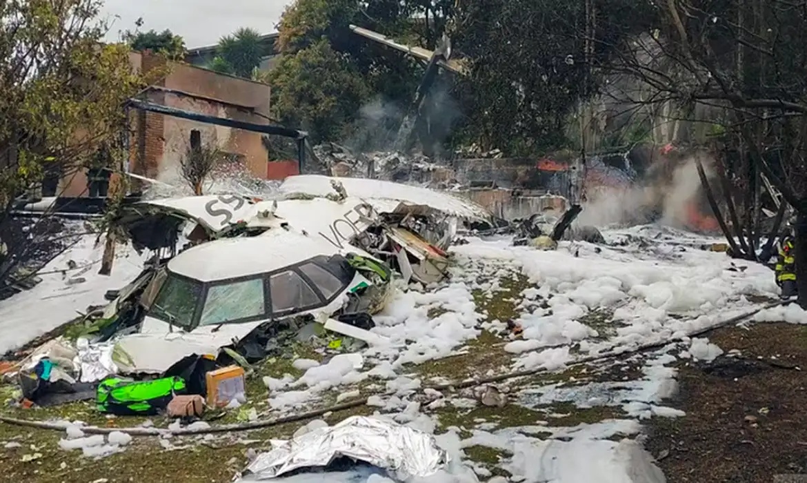 Destroços do avião da Voepass