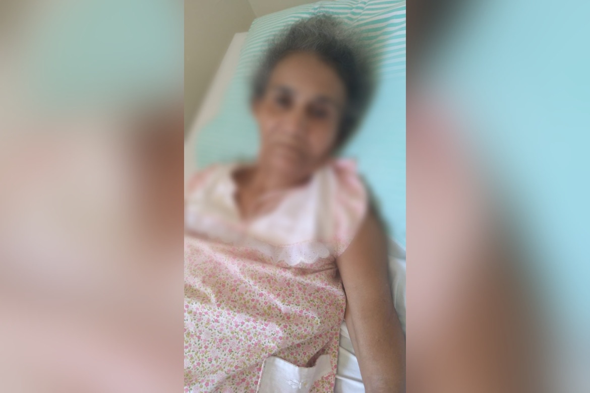 Dona Maria, em leito do hospital de José de Freitas, à espera de avaliação