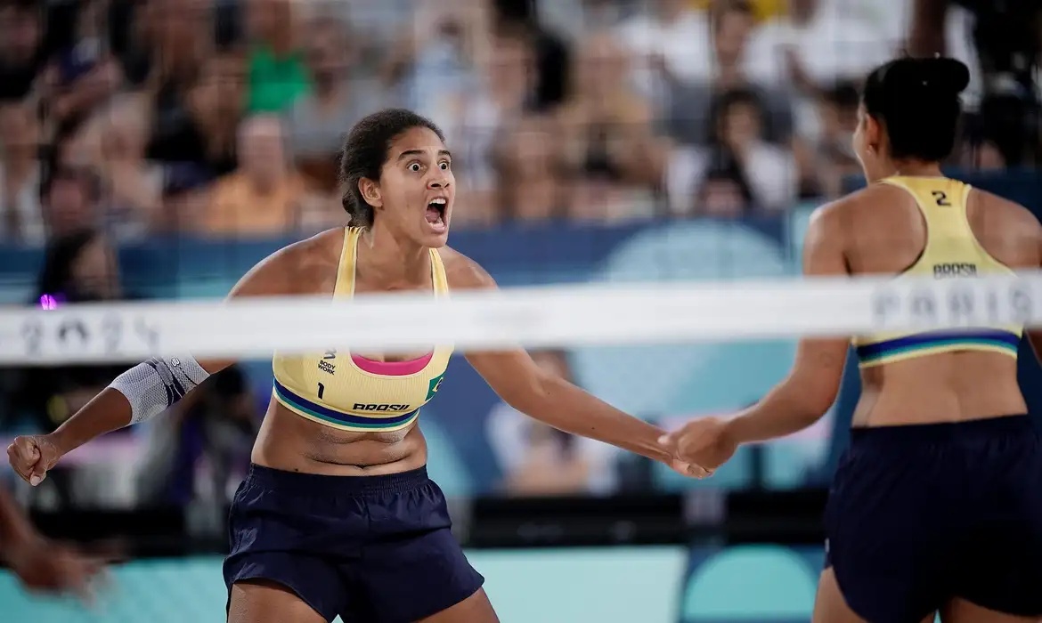 Duda e Ana Patrícia enfrentarão dupla da Letônia na próxima fase.