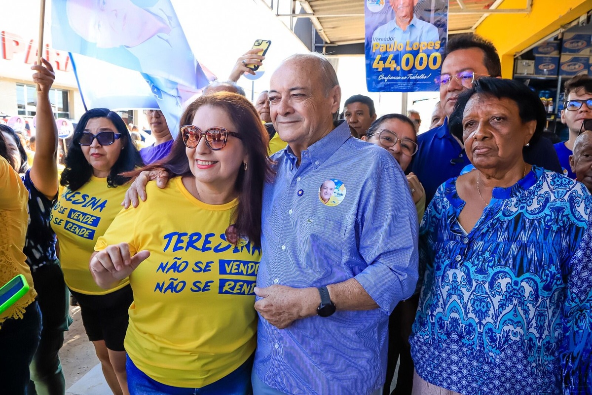 Em mais uma caminhada acompanhada por multidão, Silvio Mendes fala sobre propostas que serão apresentadas na propaganda eleitoral