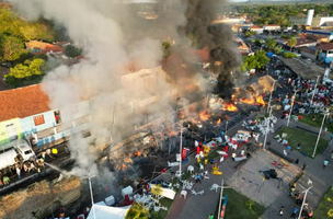 Incêndio em festejos na cidade de José de Freitas, Piauí. (Foto: Reprodução/JFnaRua)