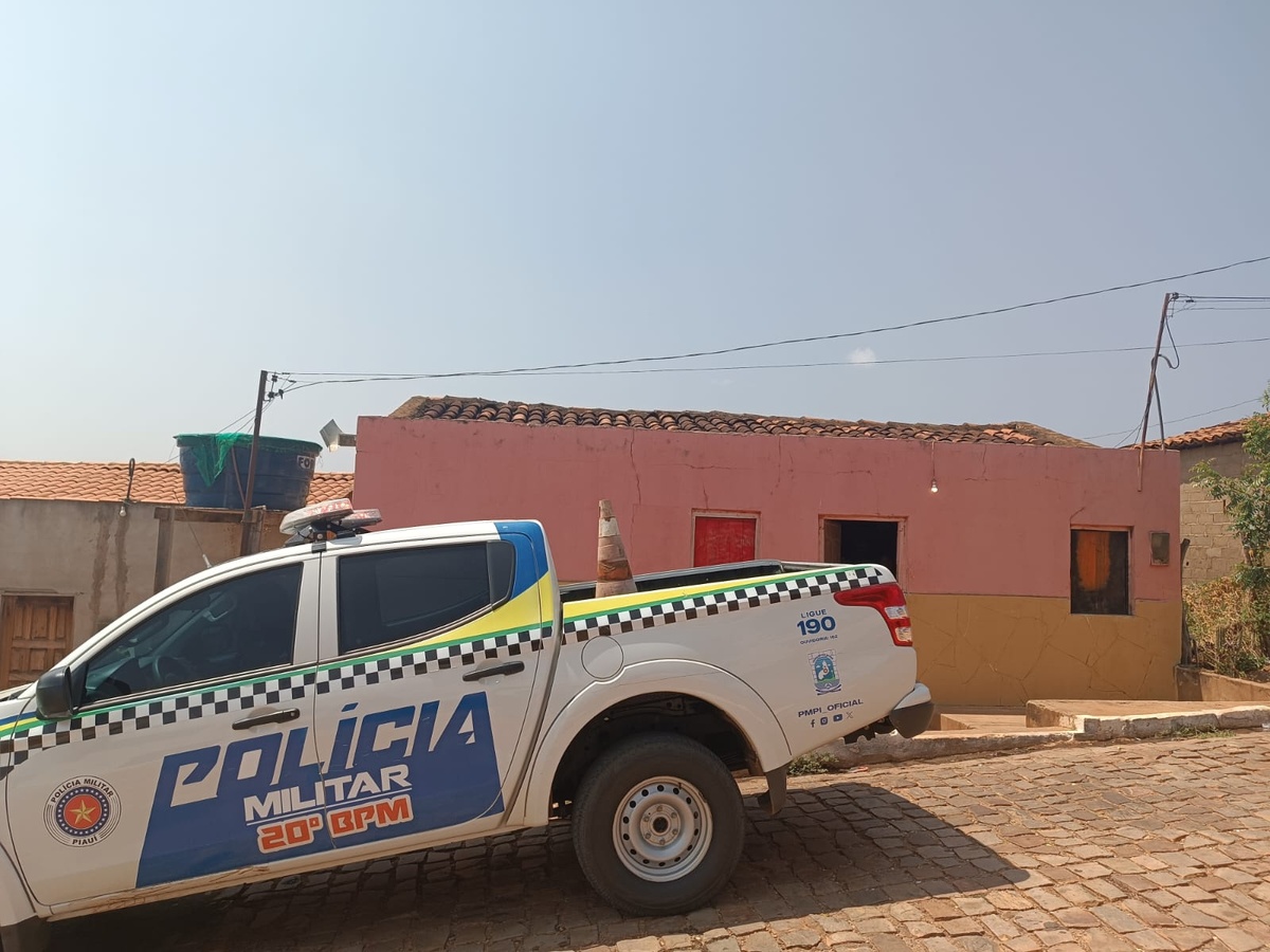 Indivíduo é preso por tráfico de drogas em Queimada Nova e conduzido à delegacia de Paulistana.