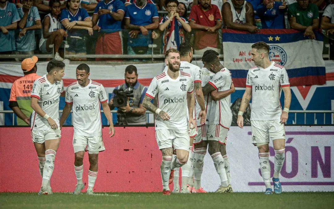 Jogadores do Flamengo comemoram gol diante do Bahia
