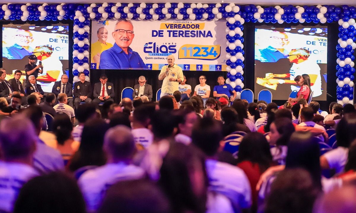 Mendes destaca plano de educação inclusiva com foco no apoio a crianças autistas, durante evento na zona Leste da capital.