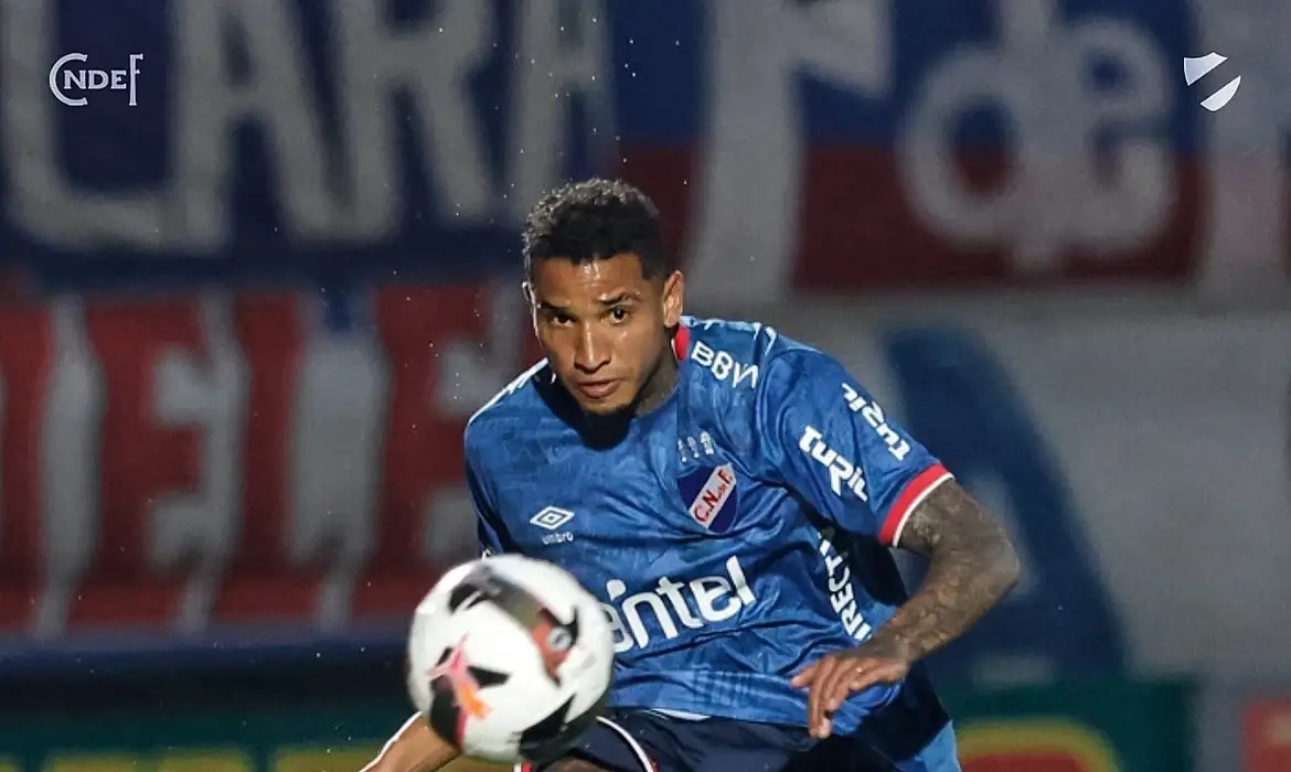 Morre zagueiro Juan Izquierdo