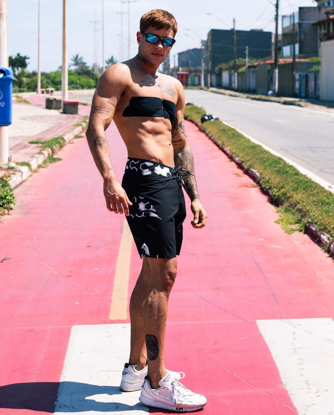 Nick Cruz, cantor e compositor.