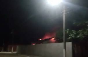 O Corpo de Bombeiros foi acionado (Foto: Reprodução)