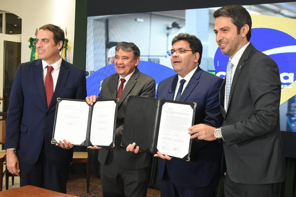 O ministro Wellington Dias e o presidente do Banco do Nordeste, Paulo Câmara, estiveram presentes na solenidade