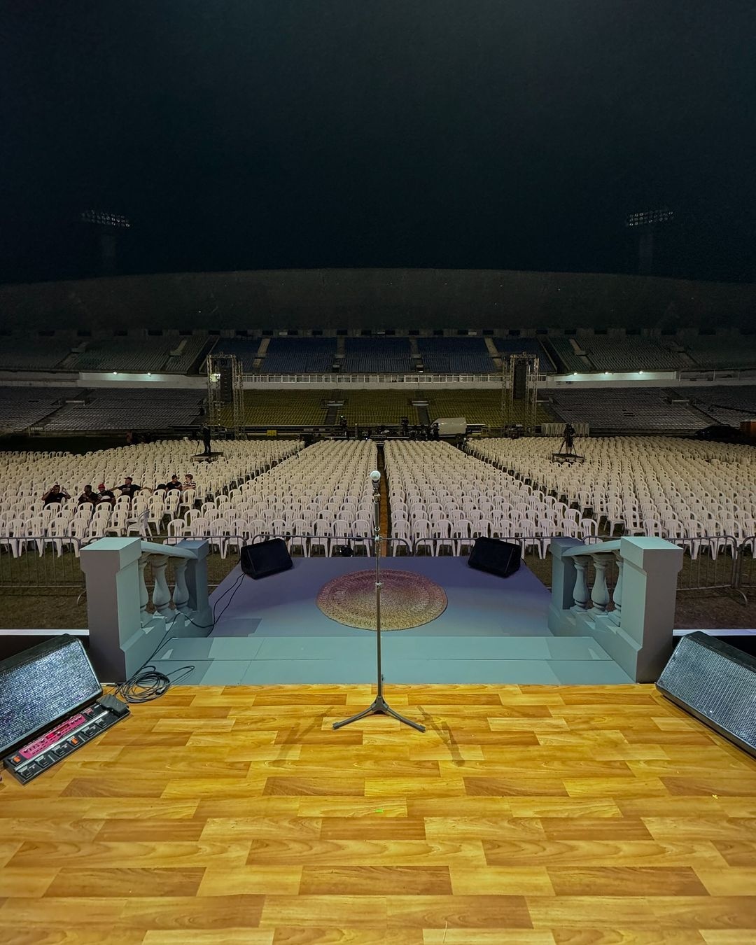 Palco do show "Efeito Borboleta" no estádio Albertão.