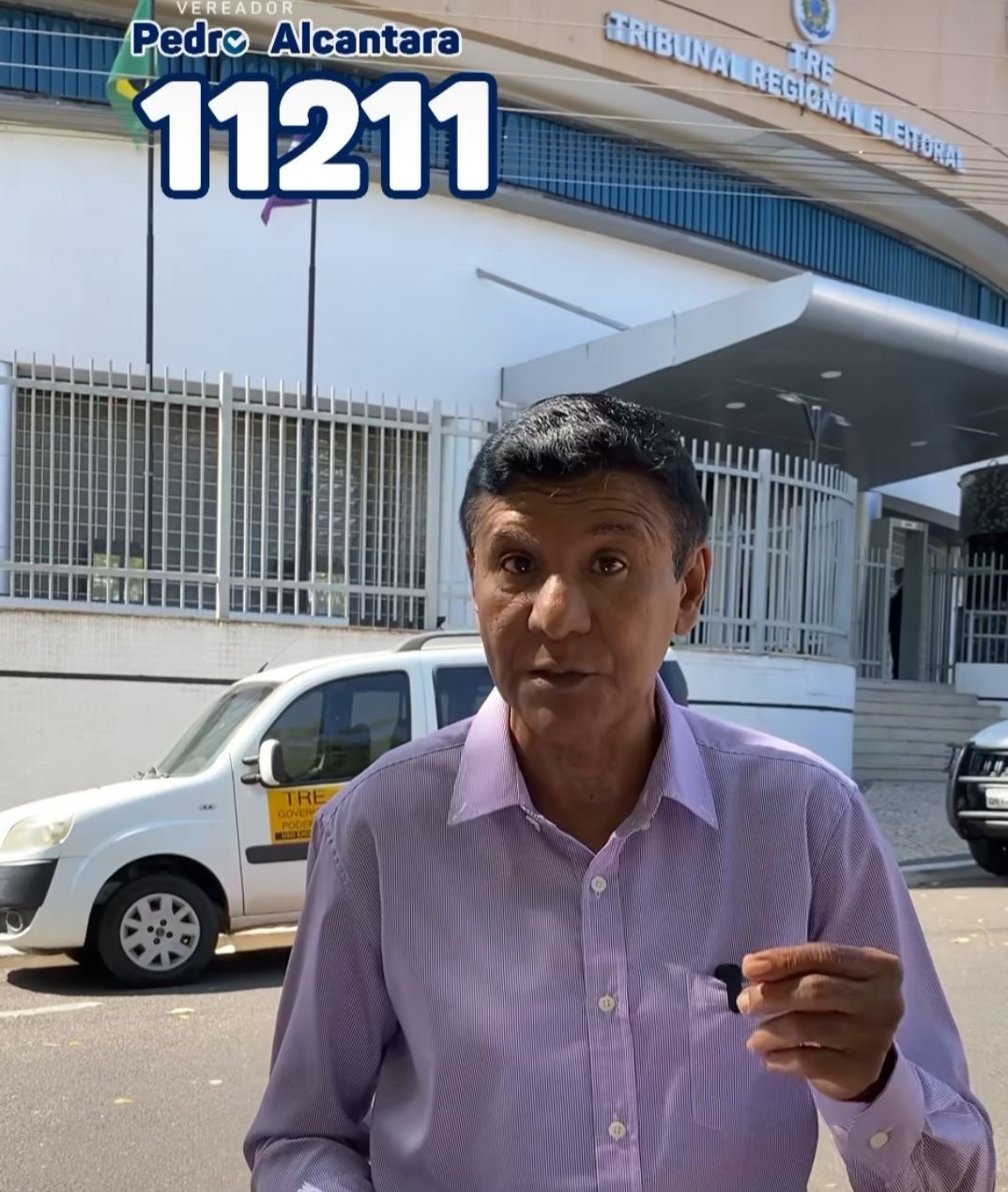 Pedro Alcântara na porta do TRE