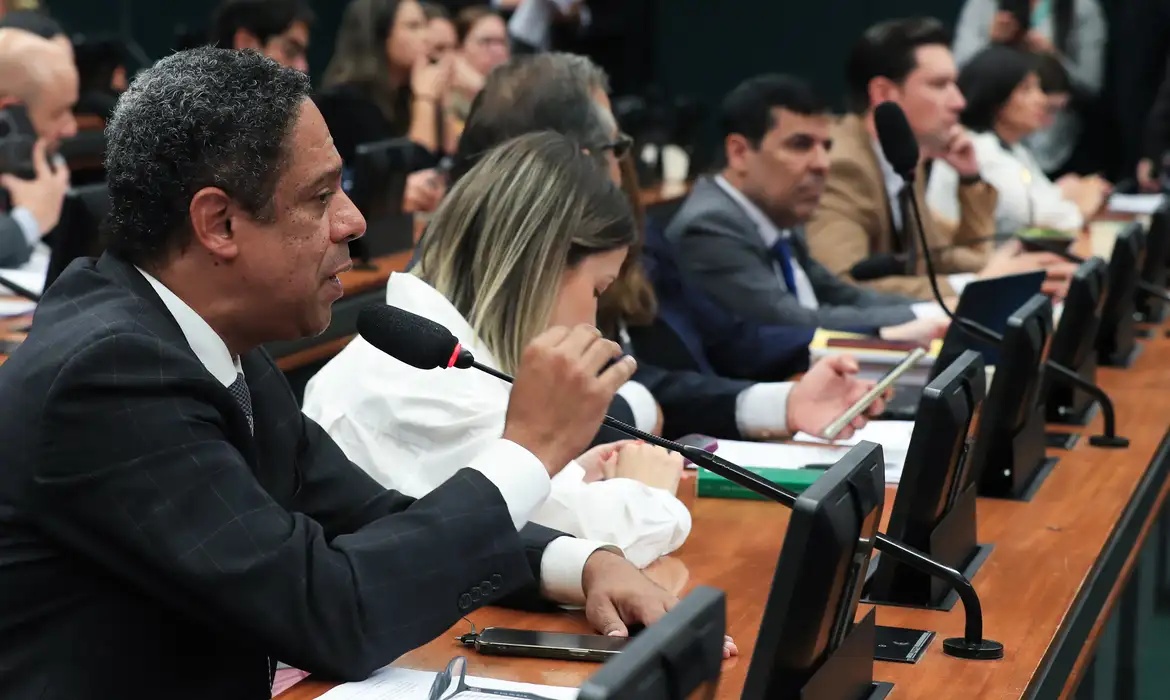 Projetos limitam acão do STF
