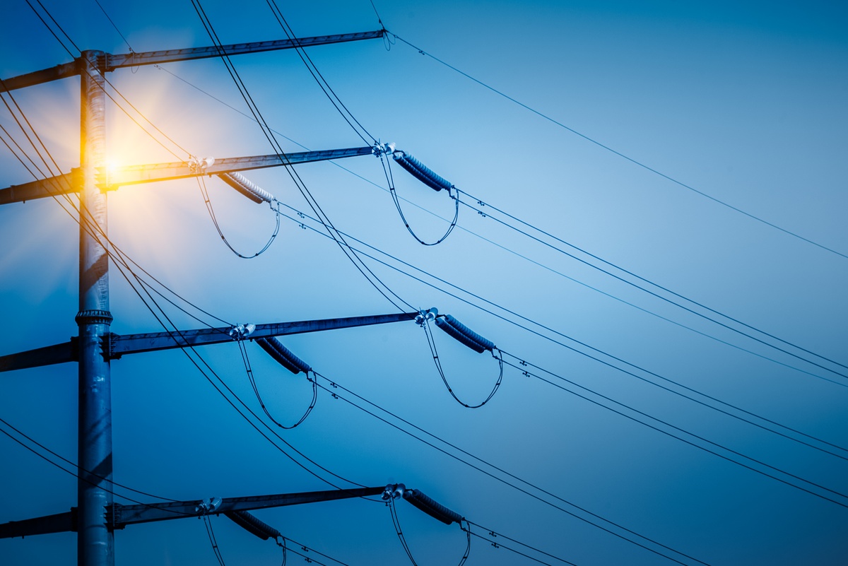 Queda de energia causa apagão em vários bairros de Teresina.