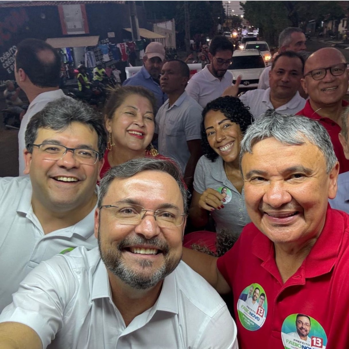 Rafael e Fábio representam a mudança. O velho está ao lado, de vermelho.