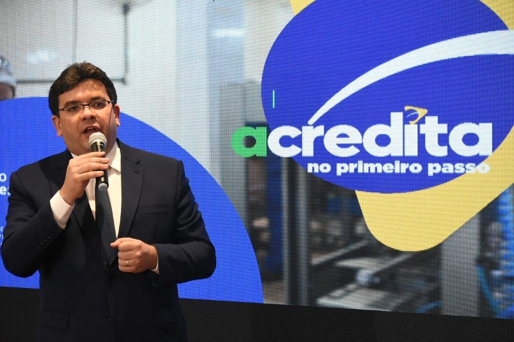 Rafael Fonteles em lançamento do Programa Acredita no Primeiro Passo, no Piauí