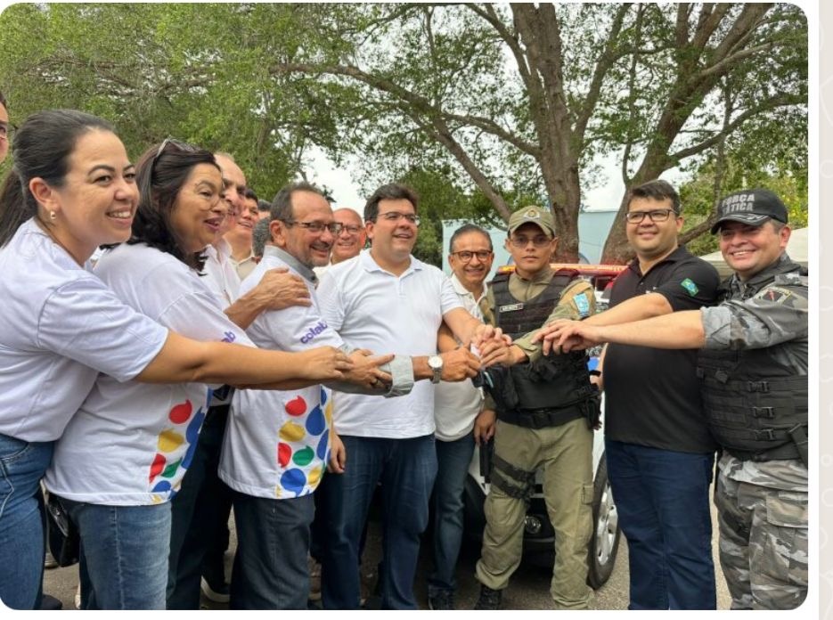 Rafael inaugurando obras para ajudar o candidato Dr Hélio em Parnaíba…
