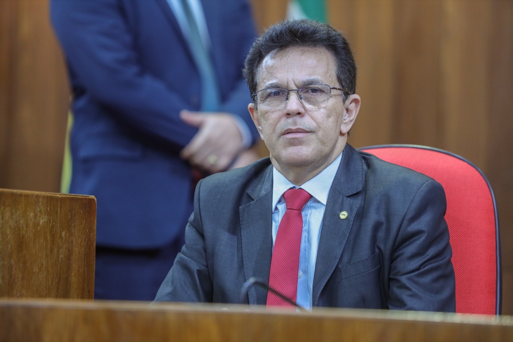 Zé Santana, presidente da Agespisa, deve explicar porque em Parnaíba, se vai produzir 7 mil agendas. E para que elas servirão?