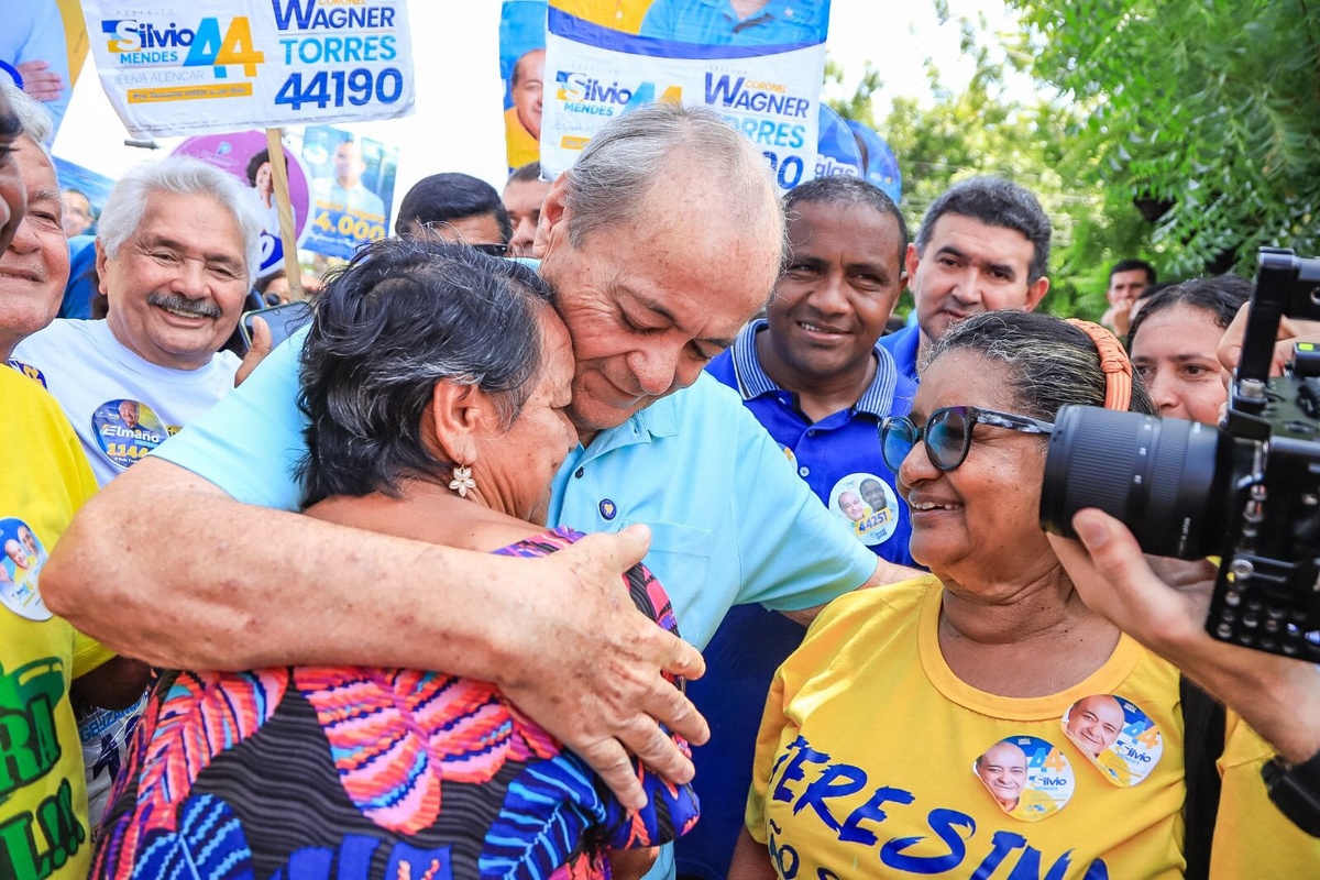 Abraçado por multidão, Silvio Mendes fala de sua vontade de arrumar Teresina
