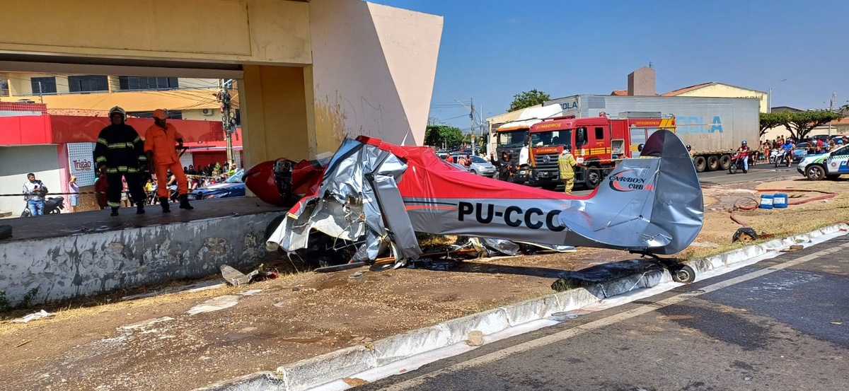 Avião de médico cai e causa acidente na BR-316, no bairro Lourival Parente