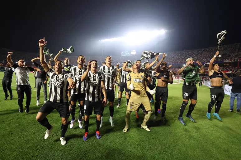 Botafogo avança na Libertadores.