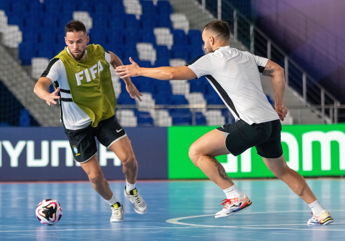 Brasil enfrenta Marrocos pelas quartas de final da Copa do Mundo de Futsal neste domingo.