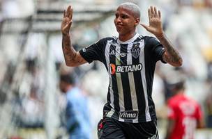 Deyverson pede desculpas ao torcedor em sua comemoração do primeiro gol do Atlético-MG• Pedro Souza / Atlético (Foto: • Pedro Souza / Atlético)