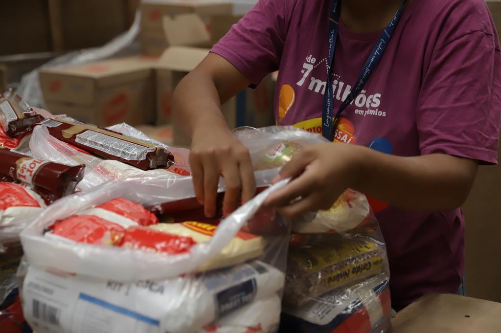 Doação de alimento a instituições