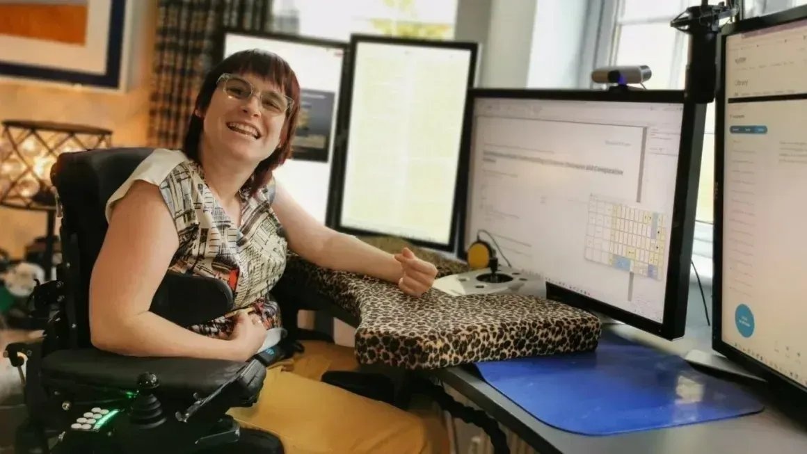 Dra. Claire Malone utiliza tecnologia Voiceitt para análise de dados do detector ATLAS no CERN durante pesquisa de doutorado