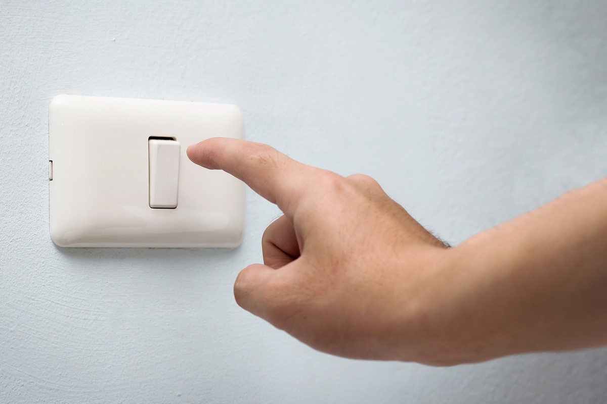 Energia elétrica lidera queda de preços e ajuda a frear inflação em agosto, aponta IBGE. (imagem ilustrativa)