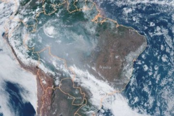 Fumaça dos incêndios na Amazônia se espalha e cobre estados do Norte do Brasil.