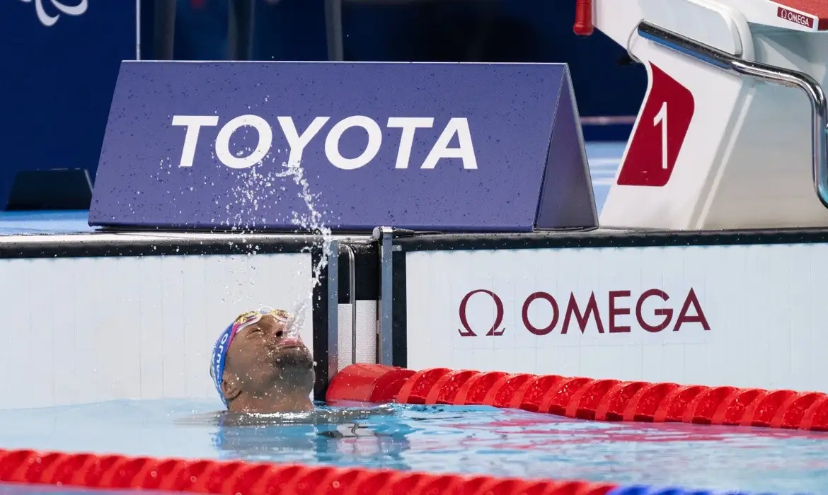 Gabrielzinho bate recorde mundial de natação na Paralimpíada