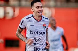Gustavo Mosquito marcou seu primeiro gol no Barradão (Foto: Site do Vitória)